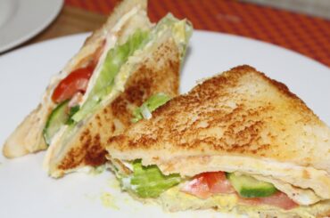 എളുപ്പത്തിൽ വീട്ടിൽ ഉണ്ടാക്കാം അടിപൊളി ക്ലബ് സാൻവിച്ച് || Breakfast Recipe || Chicken Club Sandwich