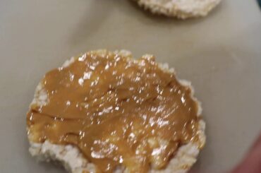 Healthy Snack: Peanut Butter & Rice Cracker