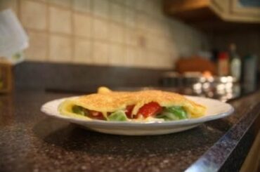 Frugal Healthy Recipes: Mozzarella & Veggie Omelette