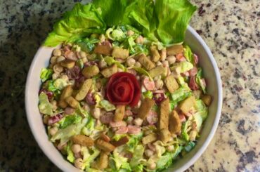 QUICK AND EASY CHICKPEA CROUTONS SALAD