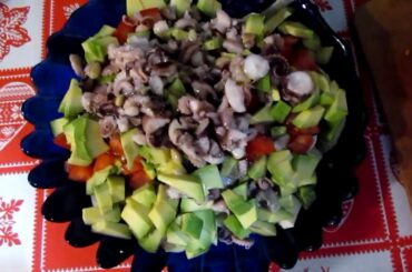 Полезный салат из авокадо и морепродуктов/Healthy salad with avocado and seafood