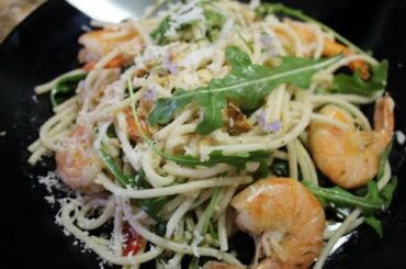 Fresh Prawn Pasta Rocket Salad, Garlic And Walnuts - Easy Dinner Recipe! Spaghetti