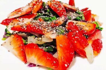 Spinach Strawberry Salad Recipe | Salad Recipe Rich in Iron, Vitamin C and Polyphenols