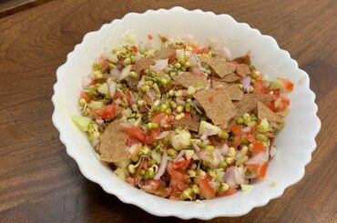 Ragi khakhra sprouts salad- weight loss recipe | pretty lifestyle with preeti