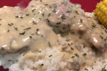 PORK CHOPS IN THE OVEN//BUSY MOM MEAL//FAST DINNER IDEAS//BUSY MOMS THAT COOK