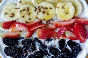 #Superhealthy #easybreakfast  #oatmeal - Strawberry Banana Oatmeal Bowl | Healthy and Easy Breakfast