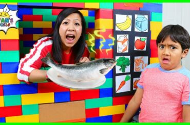 Ryan Pretend Play with Lego Vending Machine Healthy Snacks!!!