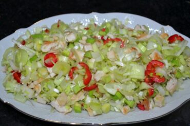 DİYET YAPANLARA DOYURUCU TAVUKLU SALATA TARİFİ (Healthy Chicken Salad Recipe)