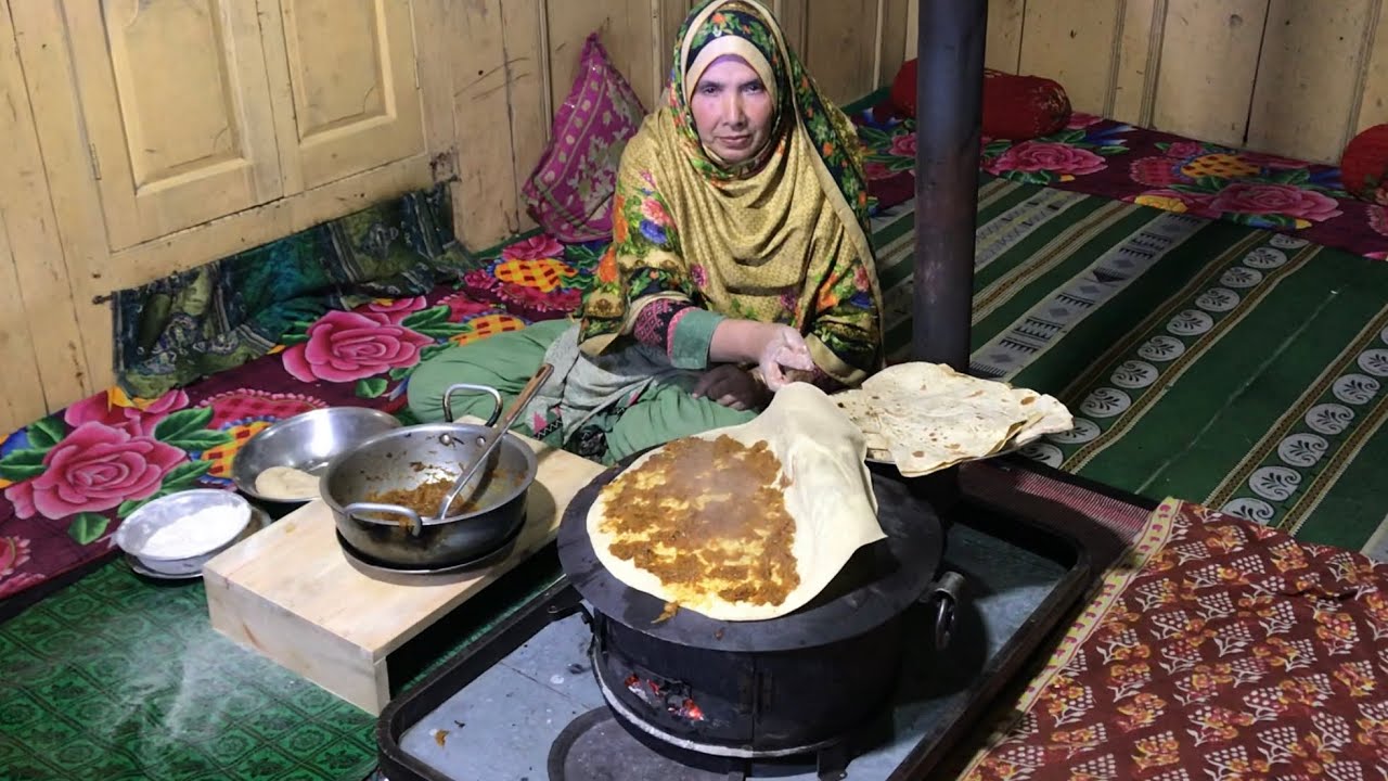 Shoroo Recipe – A Special kind Of Bread Which Center Fill With Turnips Curry – By #SecretsOfGilgit Shoroo Recipe - A Special kind Of Bread Which Center Fill With Turnips Curry - By #SecretsOfGilgit