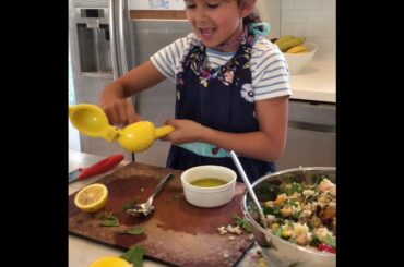 Cooking with Ellie - Healthy and super delicious quinoa black bean spinach salad!