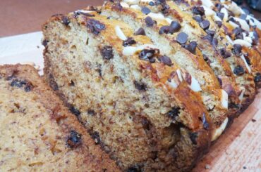 CHOCOLATE CHIP BANANA BREAD (SUPER MOIST & EASY TO MAKE)