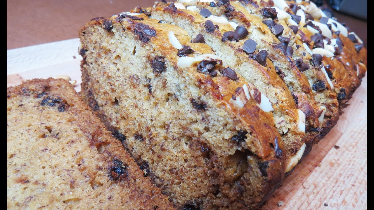 CHOCOLATE CHIP BANANA BREAD (SUPER MOIST & EASY TO MAKE) CHOCOLATE CHIP BANANA BREAD (SUPER MOIST & EASY TO MAKE)