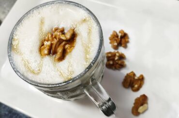 Healthy Banana Walnut Smoothie for Breakfast | Banana Walnut Smoothie Recipe | Banana Walnut Shake
