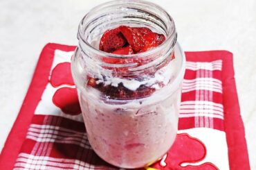 Healthy Overnight Oats Smoothie with Strawberries | Strawberry Overnight Oatmeal for Weight Loss