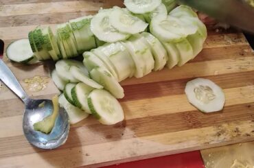 I'm preparing fruit and vegetable salad, so delicious and very healthy subukan nyo mga nanay