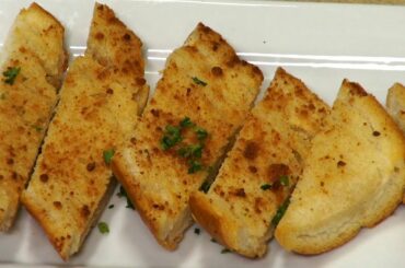 How to Make Homemade Garlic Bread