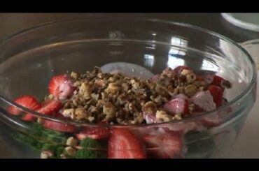 Broccoli & Strawberry Salad : Healthy Salads