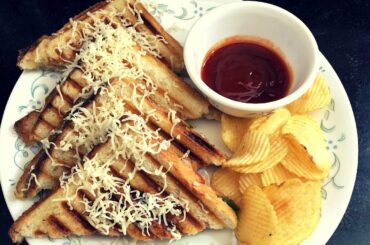 Veg cheese grilled sandwich recipe in Hindi | वेज चीज़ ग्रिल्ड सॅंडविच | Breakfast recipe
