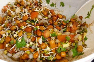 Mix sprout salad | अंकुरित मूँग और चने का सलाद | Healthy salad