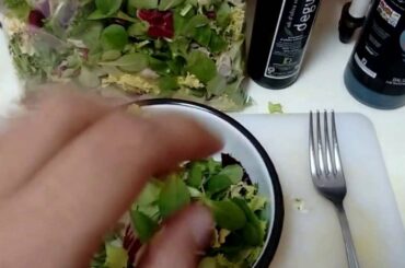 Quick healthy salad preparation