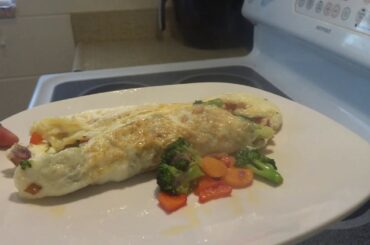 How to Make an Egg White Omelette With Vegetables