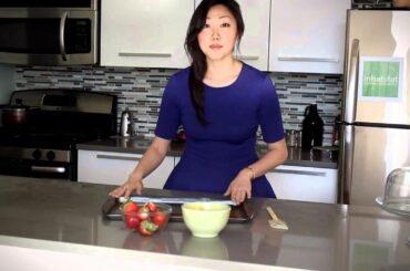 Make healthy 1-INGREDIENT fruit roll-ups with this super easy recipe