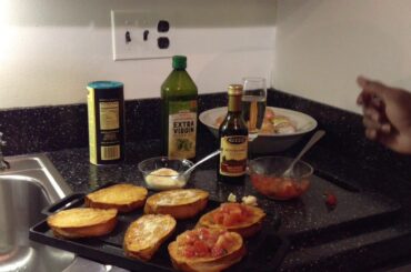 YOU WILL NEVER BUY GARLIC BREAD AGAIN AFTER WATCHING THIS VIDEO!!!!  3 Awesome Bruschetta Recipes!