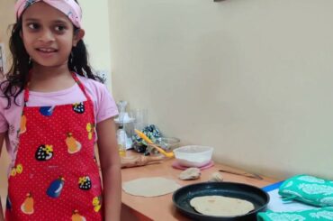 How to bake a crispy healthy wheat pizza base at home easily, as a kids play