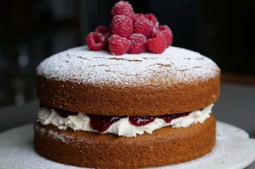 8 DELICIOUS DESSERT RECIPES (YOU WOULDN’T THINK ARE VEGAN!)