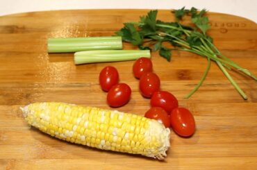 DIFFERENT WAYS TO SPICE UP YOUR  SALAD