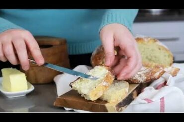 EASY BREAD RECIPE | 4 ingredient no-knead bread