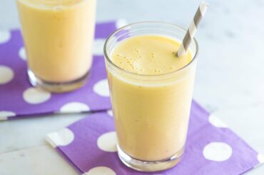 Easy 5-Minute Banana Smoothie Recipe - How to Make a Banana Smoothie