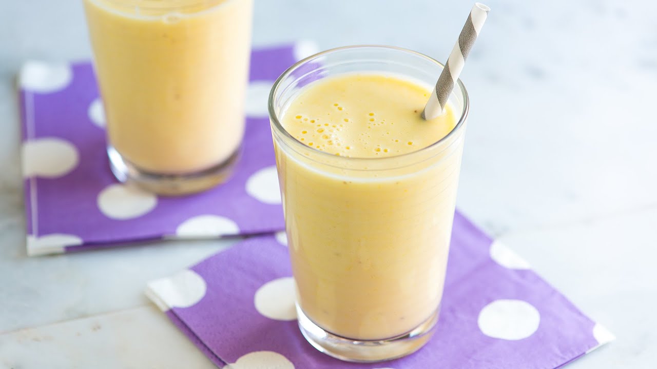 Easy 5-Minute Banana Smoothie Recipe – How to Make a Banana Smoothie Easy 5-Minute Banana Smoothie Recipe - How to Make a Banana Smoothie