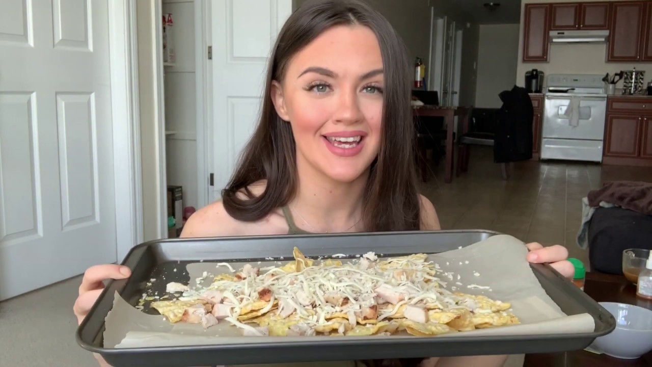 WHAT I EAT IN A DAY + HEALTHY NACHO RECIPE WHAT I EAT IN A DAY + HEALTHY NACHO RECIPE