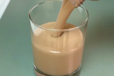 Delicious & Thick Chocolate Milkshake Recipe - NO sugar, NO ice cream || Healthy Chocolate Milkshake