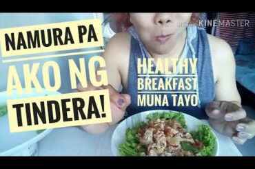 HEALTHY AND EASY BREAKFAST RECIPE,scrambled eggs with bell pepper and tomatoes in lettuce leaves