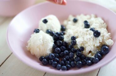 cooking healthy breakfast with cottage cheese and blueberry