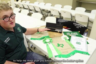 Logan's Strawberry Pecan Salad