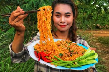 Spicy Noodle With Pork Salad Recipe - ลาบหมู | Countryside Lifestyle