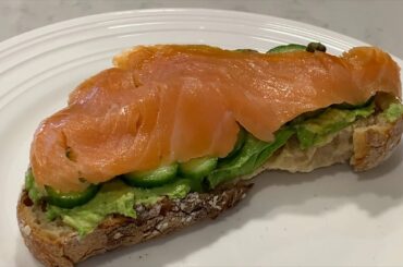 Healthy superfood breakfast | Avocado Toast