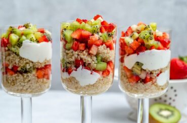 Breakfast Quinoa Cups Recipe 🍓🌱🥝