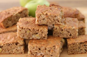 Healthy Apple Oatmeal Snack Cake Recipe