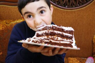 Celina teaches Hasouna to eat healthy food and exercise - سيلينا وحسونة