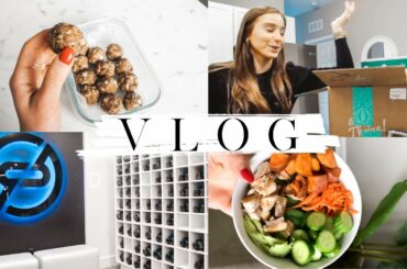 VLOG: 6AM workout, protein ball recipe, thrive market unboxing, healthy lunch, hair cut!
