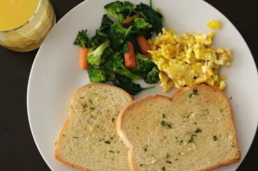 Quick Breakfast recipe | Garlic Bread, Stir fry veggies ad scrambled egg | Easy Breakfast recipe