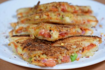 Bread Pizza Sandwich | Quick And Easy Bread Pizza | Tawa Pizza-झटपट बनाये ब्रेड पिज़्ज़ा