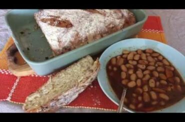 Bread with seeds, leek and yellow cheese from scratch