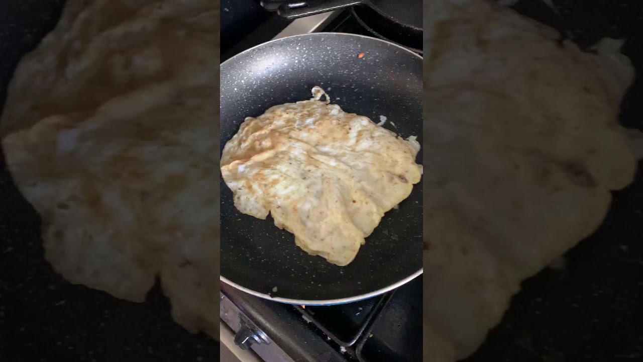 Low Calorie And Tasty Egg White Omelette With Sundried Tomato Spread 😋 Low Calorie And Tasty Egg White Omelette With Sundried Tomato Spread 😋