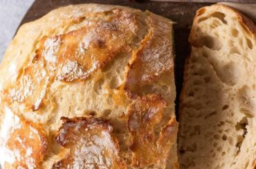 World's Easiest Homemade Bread - Crusty Artisan style!!