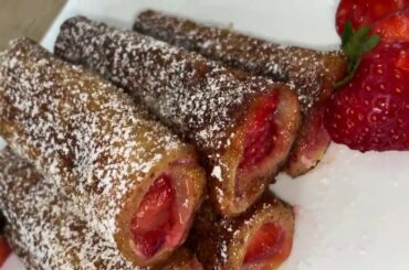 STRAWBERRY FRENCH TOAST ROLL UPS | KIDS BREAKFAST IDEAS || FRUGALLYT